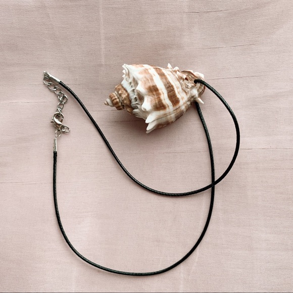 Y2K Shell Necklace - Picture 4 of 8